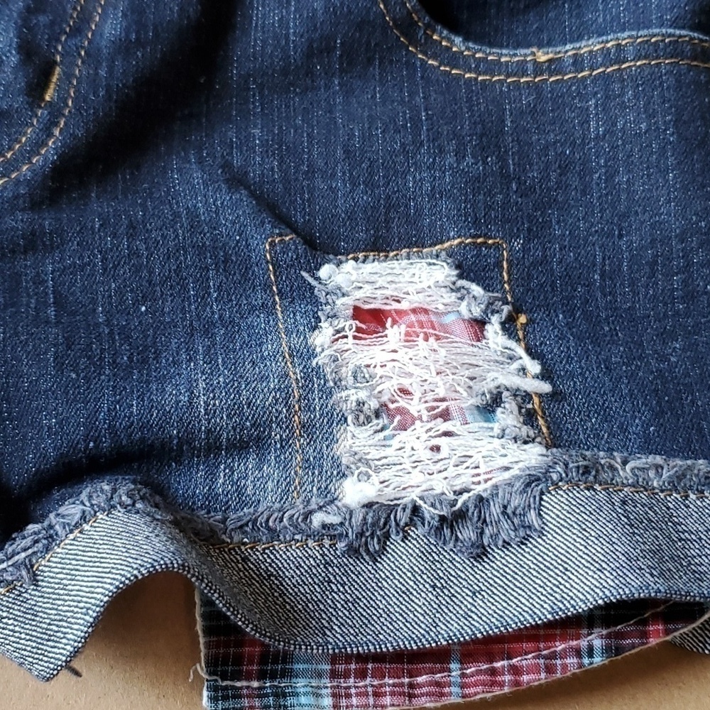 Rue 21 distressed low-rise5 pocket shorts Sz 5/6. Preloved EUC - Picture 12 of 14